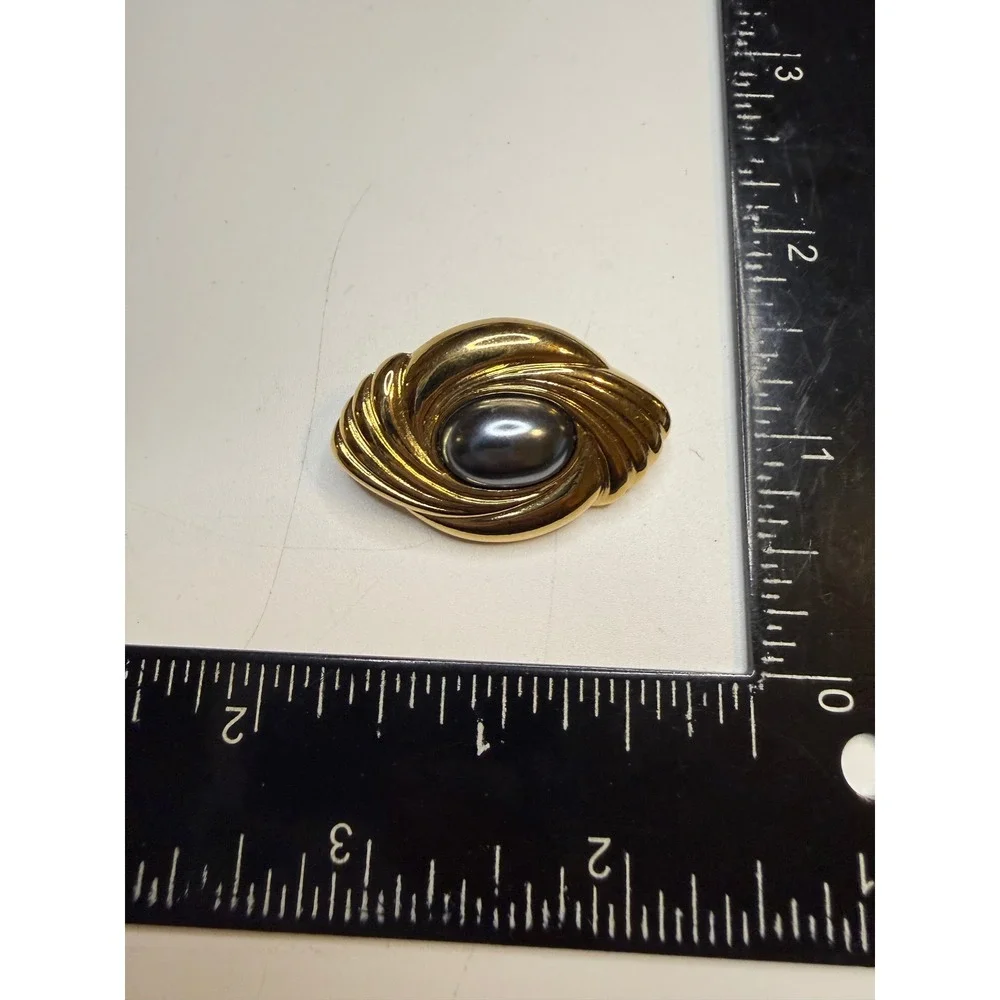 Gold Tone Swirl Brooch Pendant Hematite Cabochon Ribbed Oval Statement Pin